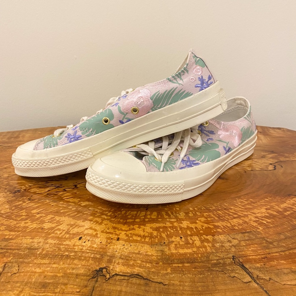 Converse Chuck Taylor- pink embroidered floral